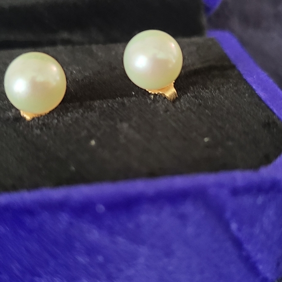 Cultured pearl earrings. 8mm pearl stud earrings.